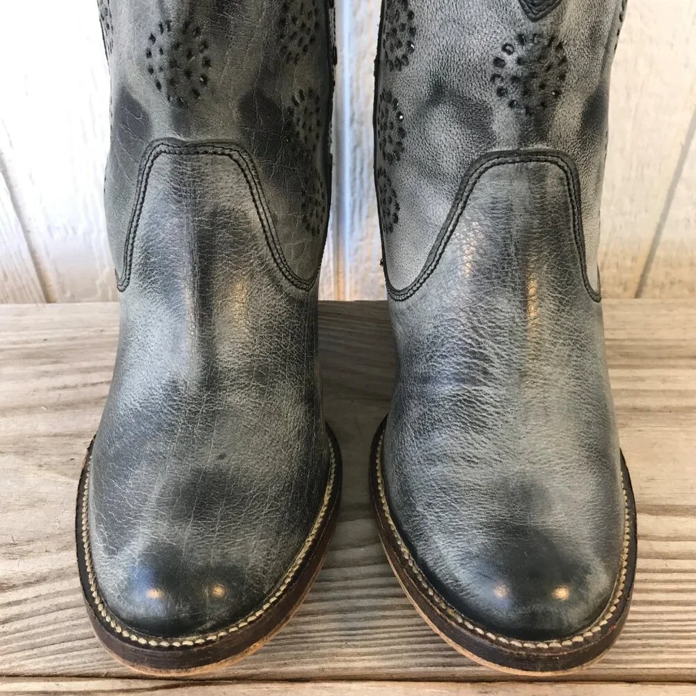 Dingo Cutouts and Studs Womens Gray Leather Western Ankle Boots 9.5 M DI790